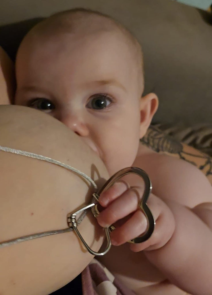 Why Do Babies Pinch, Scratch or Twiddle While Feeding?