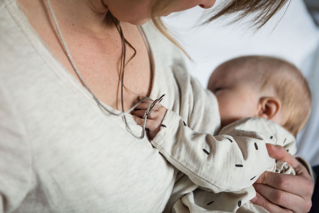 breast feeding baby with feeding necklace
